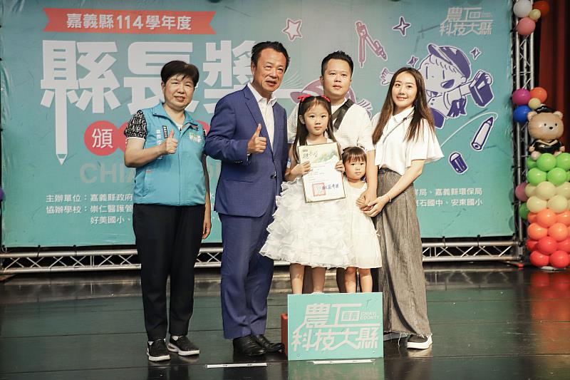 435名學生獲頒縣長獎,翁章梁:韌性與想像力是未來關鍵能力-2