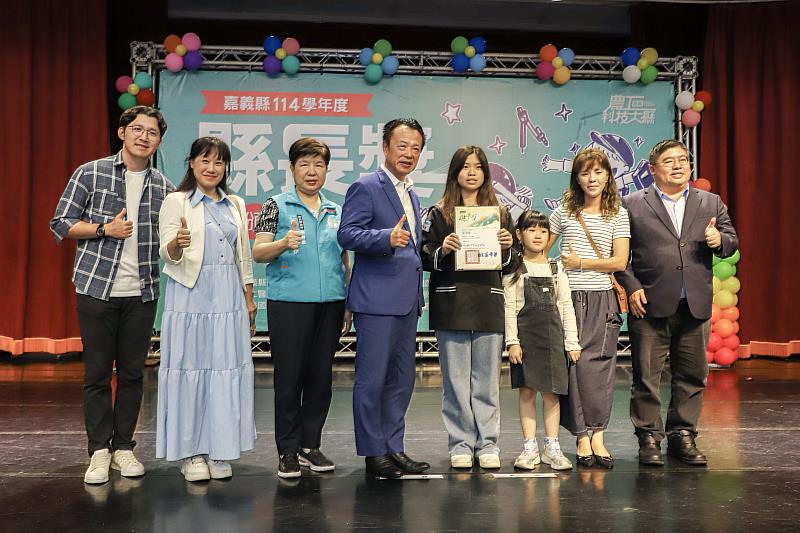 435名學生獲頒縣長獎，翁章梁：韌性與想像力是未來關鍵能力-5