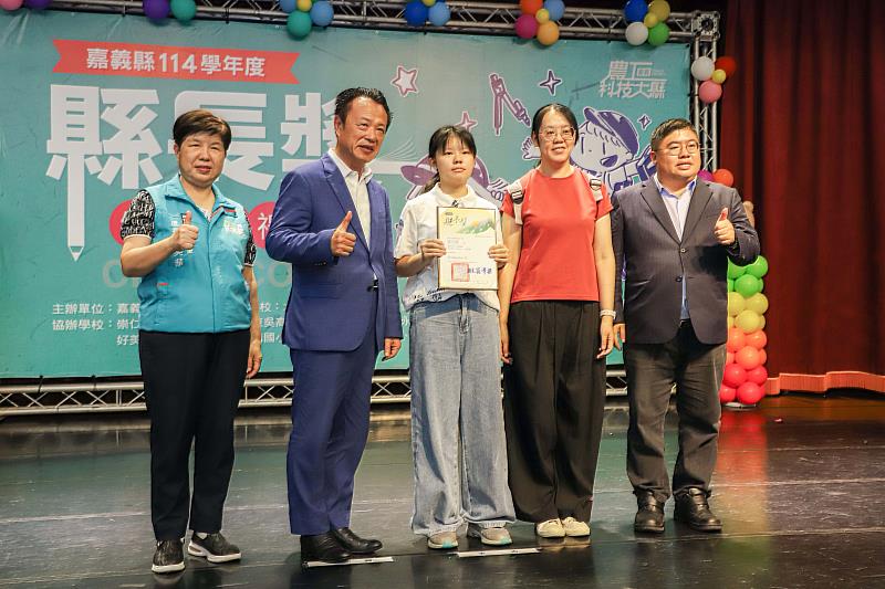 435名學生獲頒縣長獎,翁章梁:韌性與想像力是未來關鍵能力-1