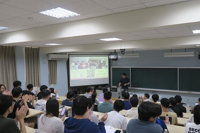 南大透過跨領域學術交流，串聯數學、工程與材料領域知識，拓展學生科技應用與研究視野。