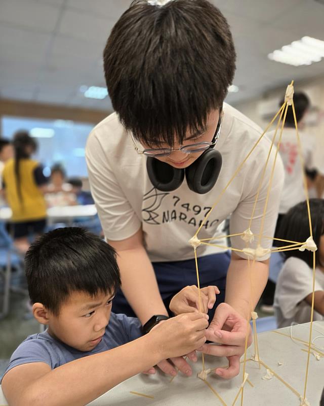 成功高中帶來第一堂經典課程「棉花糖高塔挑戰」