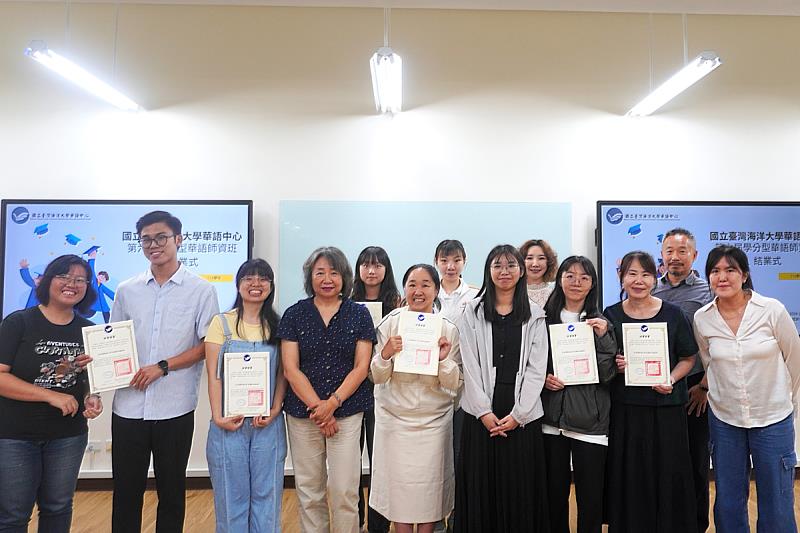 海大華語中心第六屆對外華語師資班於6月13日結業。(第一排中左為兼任助理教授陳惠芳老師、中右為兼任講師許家嘉老師)