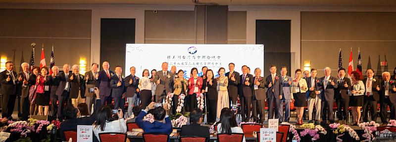 「北美洲台灣商會聯合總會第38屆第3次理監事聯席會議」開幕典禮，僑務委員會委員長徐佳青、駐美代表大使俞大㵢、美國在台協會華盛頓總部執行理事藍鶯（Ingrid D. Larson）及各界貴賓共同出席