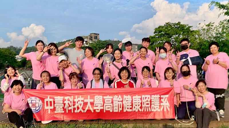 中臺科大高照系舉辦「北屯社區照顧關懷服務活動」合影