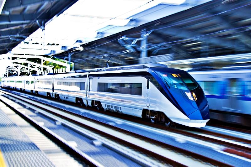 Skyliner 列車行駛於京成上野至成田機場間,以其高速、準點與舒適服務,在商務與旅遊乘客間均具高人氣。