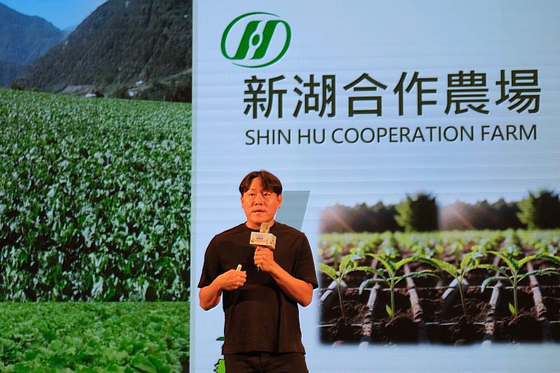 新湖合作農場行銷經理賴逸恆分享產學合作推動低碳農業之實務經驗。