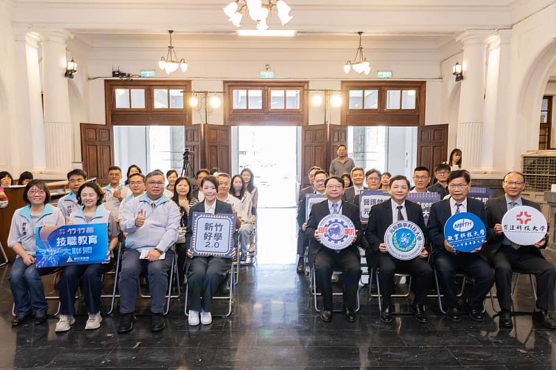 竹市府舉行「新竹好學－竹竹苗技職教育大聯盟」合作備忘錄（MOU）簽署儀式。