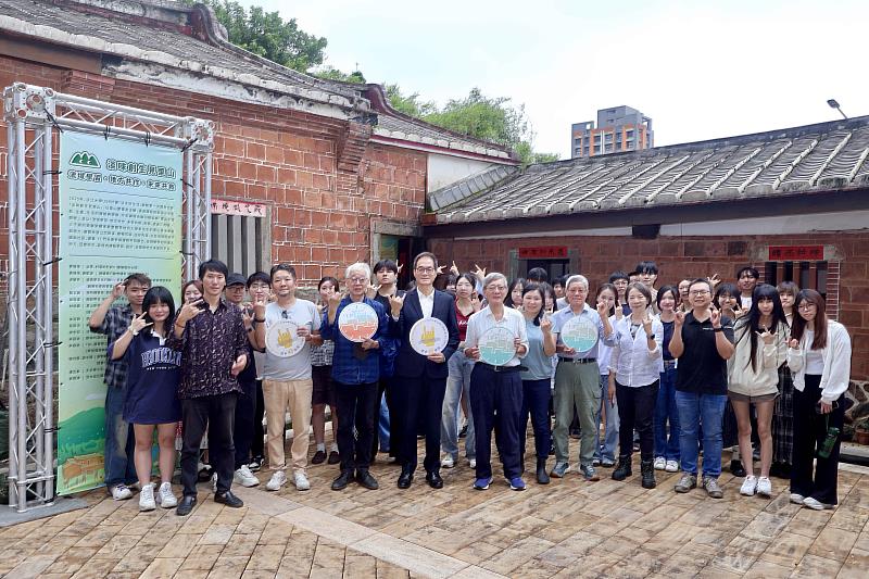 USR淡水好生活計畫舉辧2026課程合展,開幕式出席者合影。(圖/淡江大學提供)