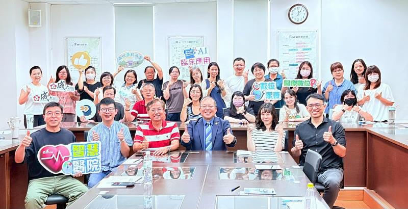 數位素養實作工作坊成果豐碩，學員與講師於課程結束後合照留念。