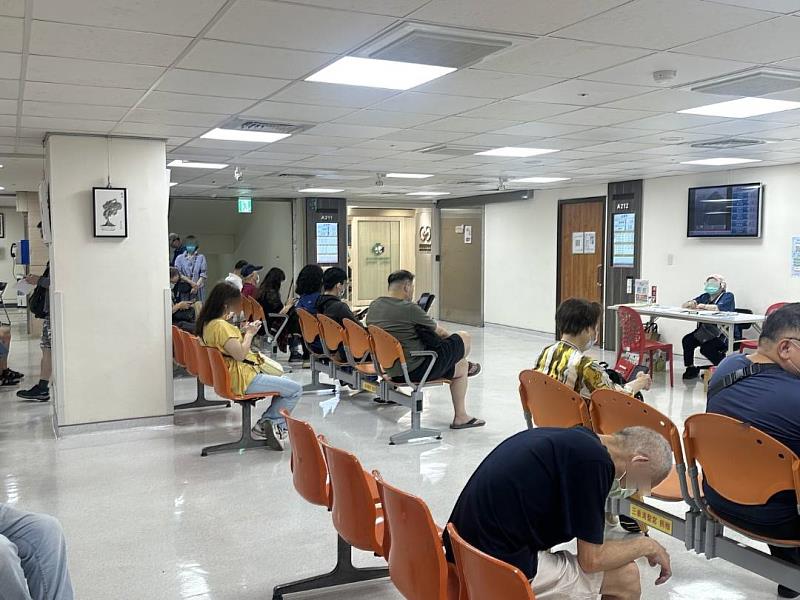 新北市立聯合醫院候診區。