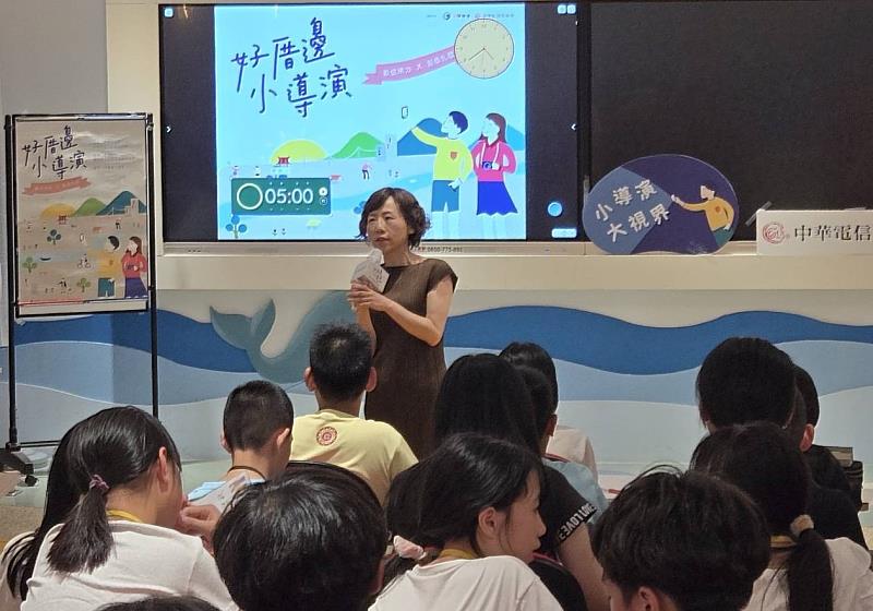 中華電信基金會郭瓊俐執行長勉勵小導演們善用數位探索自己的夢想。