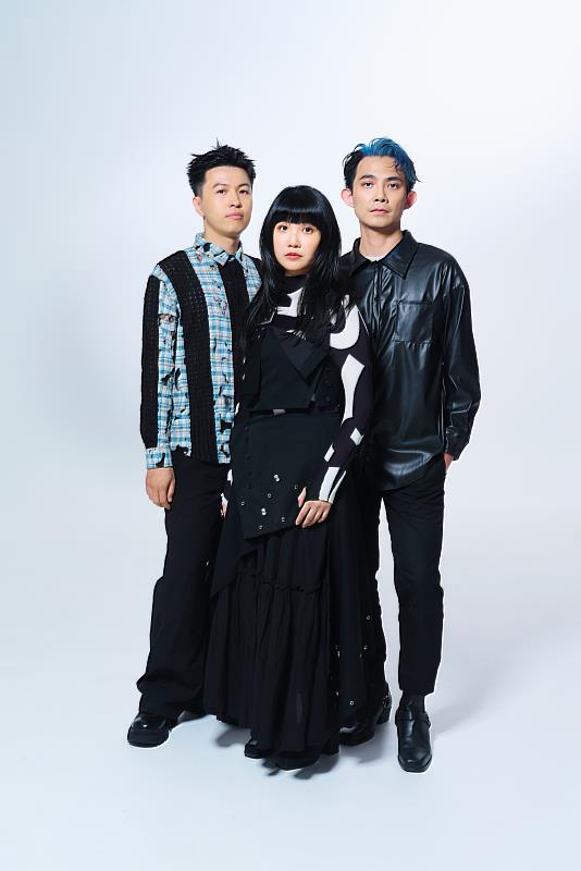 知名獨立樂團大象體操作品〈遊戲〉將於《海山夜行》展演中重新解構編創，透過光影與聲音交織，展現土地記憶與當代節奏的共鳴。