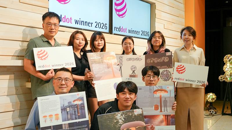 朝陽科大工設系學生團隊以永續設計勇奪2026年德國紅點概念設計大獎，表現十分亮眼。