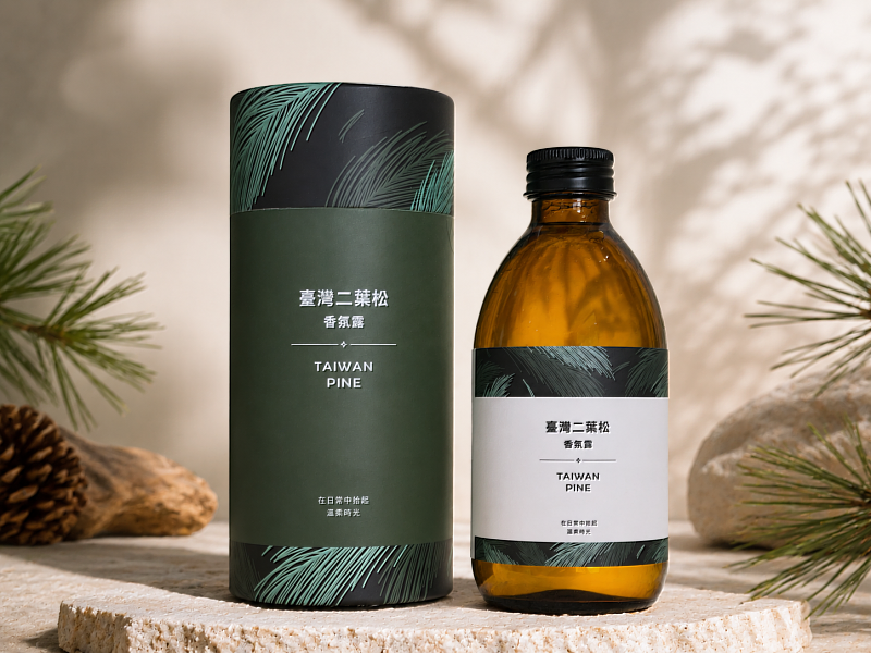 以二葉松純露為基底，開發二葉松香氛露，為生活注入片刻放鬆。
