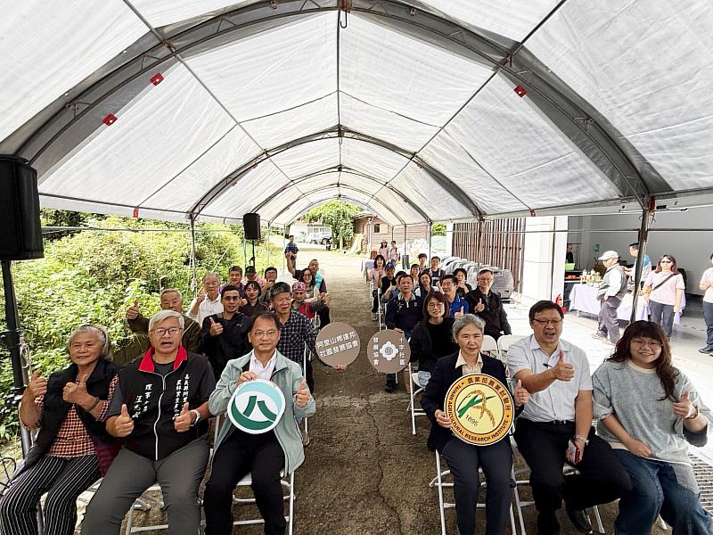 林業保育署嘉義分署與農業試驗所舉辦阿里山特色香菇品系發表暨林業循環經濟合作意向書簽署活動。