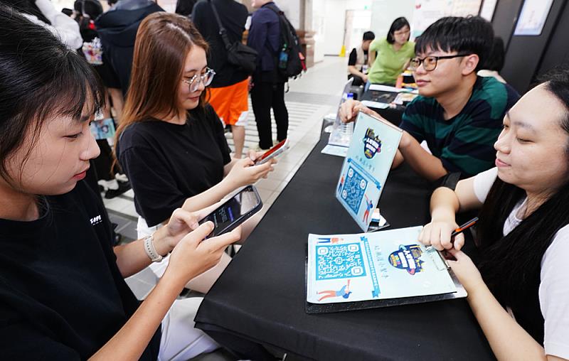 「AI Career Copilot」已實際導入文化大學校園職涯服務，深受學生廣泛使用，透過AI技術提供個人化職涯諮詢、履歷優化與職缺媒合建議，協助學生探索未來方向，提升就業競爭力。