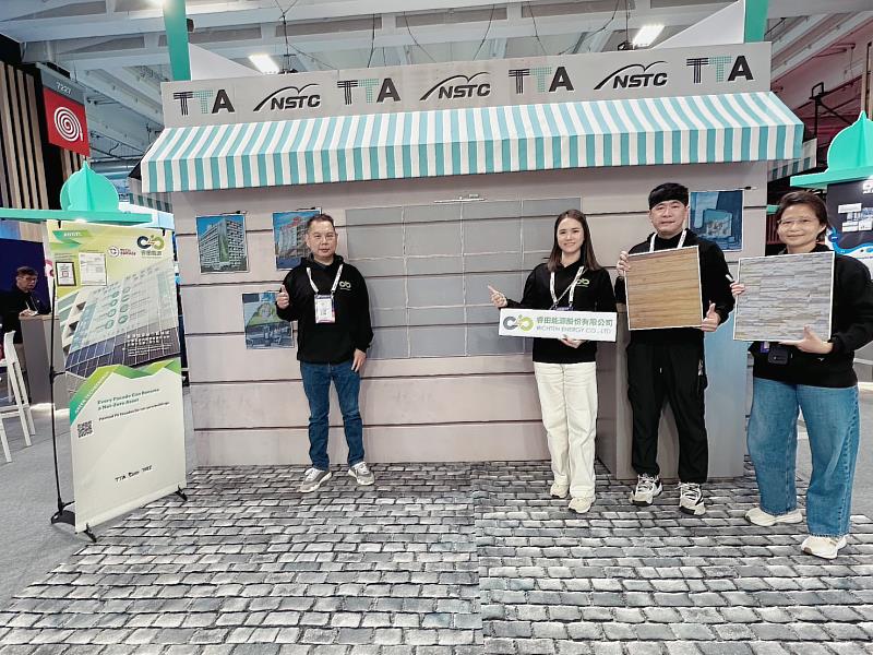 睿田能源以「Every Facade Can Become a Net-Zero Asset」為展場主軸，說明彩繪光電外牆可結合發電、減碳、美學、ESG揭露與國際市場應用。（圖／睿田能源提供）