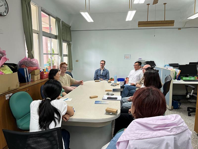 文藻雙語教育辦公室日前前往花蓮參訪海星國小及海星中學，雙方交流雙語教育推動經驗及未來合作方向。