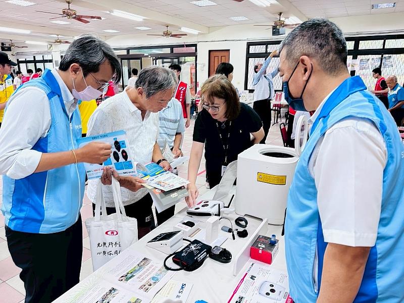 新光保全於活動現場介紹永續環保廚餘機，分享ESG實踐成果，提升社區民眾對環境永續與循環經濟的認識。