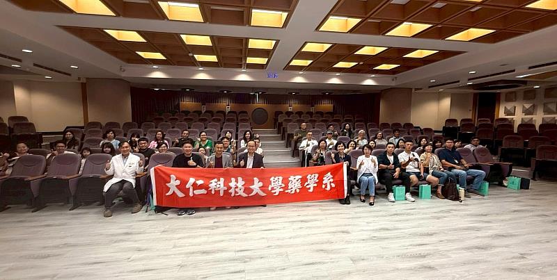 圖1、大仁科技大學與台南市中小企業協會共同舉辦「產業觀摩交流暨企業參訪活動」之活動大合照。