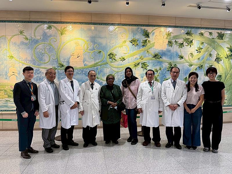 為深化國際醫療合作，並共同推動婦幼健康與女性賦權，索馬利蘭Edna Adan University Hospital創辦人、索馬利蘭前外交部長Dr. Edna Adan Ismail 17日率團訪問輔大醫院。