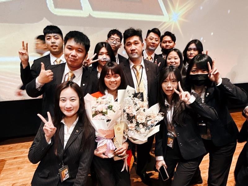 從新人收入保障到穩定月收10萬,黃莉媛在公司制度、團隊支持與科技工具協助下,看見更多可能。