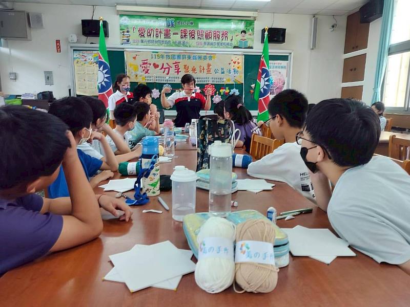點亮偏鄉心願！屏東縣救國團「聚光計畫」進駐瓦磘國小 帶領學童手作「星之花」翻轉未來