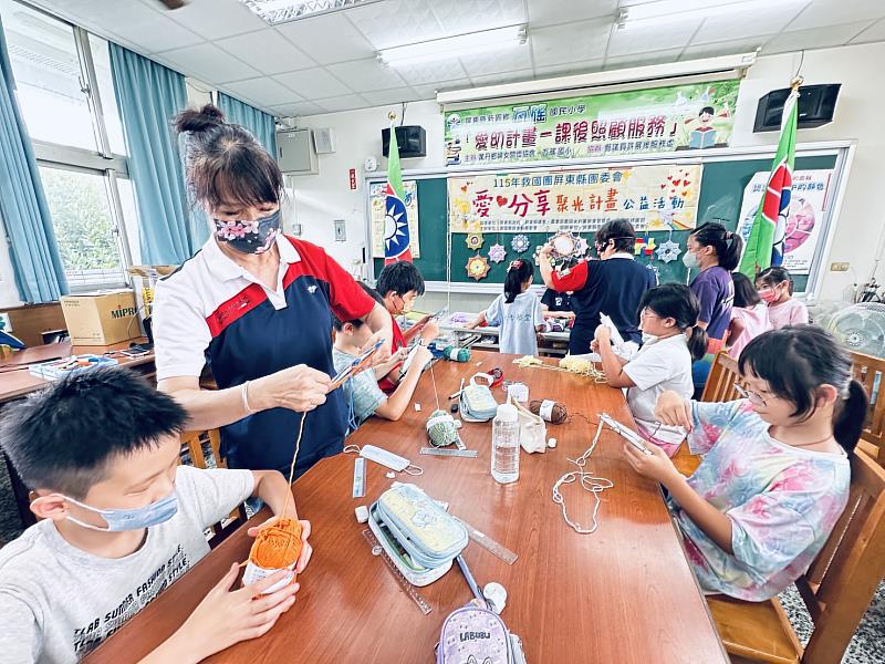 點亮偏鄉心願！屏東縣救國團「聚光計畫」進駐瓦磘國小 帶領學童手作「星之花」翻轉未來