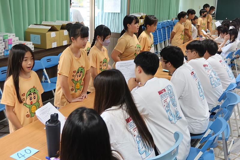 南大師資生擔任讀經主考官,近距離觀察學童表現,累積教學與評量實務經驗。