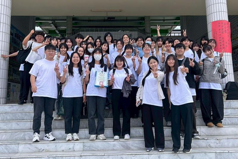 南大教育學系師資生前往崑山國小參與讀經檢測，透過教育實踐深化教學專業能力。