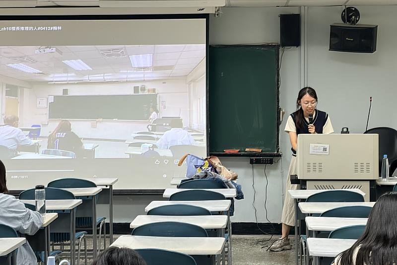 南大邀請榜首系友李詠筠返校分享教師檢定與教師甄試準備歷程,協助學弟妹掌握備考策略與成長方向。
