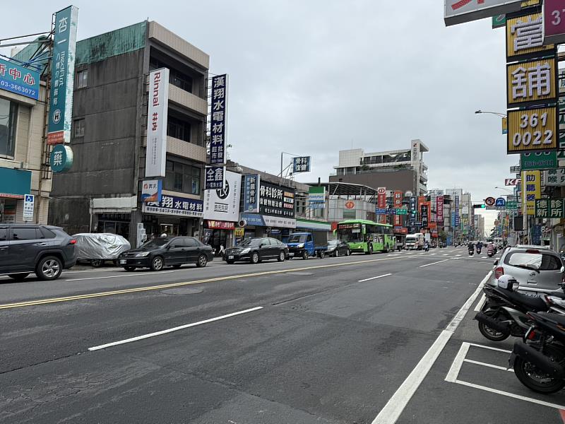 信義房屋大湳店經理涂仁鋕表示,八德區大湳生圈生活機能完整,食衣住行兼備,加上交通便利、房價相對親民,吸引不少換屋族前來尋屋。