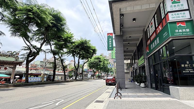 有雙鐵共構、各項機能成熟的松竹商圈以中古屋為主,室內使用空間較大,3房總價約在千萬上下,對於有總價考量的購屋族群是優勢切入點。