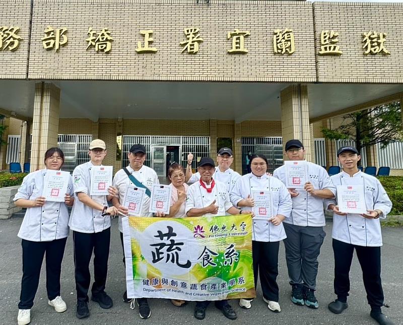 佛光大學蔬食系端午送暖不停歇，走入社區與監所傳遞關懷做公益。