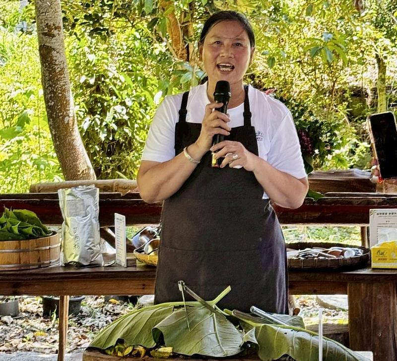 有限責任都歷部落農林生產合作社吳筱帆理事長分享在地風味食材。
