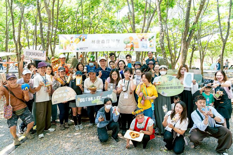 市集業者提供優質商品供民眾選購。