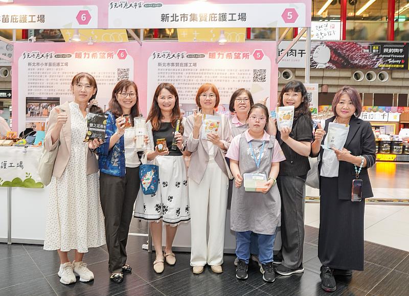 北分署偕同新北市政府輔導集賢庇護工場，培養庇護員工食品包裝及銷售等工作技能。