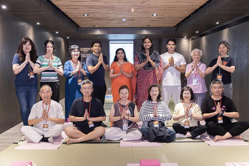 世界宗教博物館攜手印度台北協會舉辦「靈性瑜伽：印度身心靈瑜伽日」。（圖由世界宗教博物館提供）