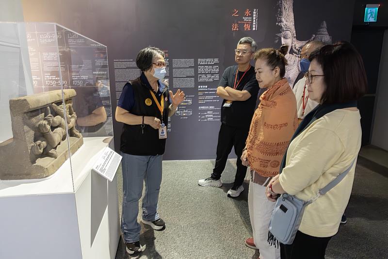 「永恆之法：印度教文物特展」導覽。（圖由世界宗教博物館提供）