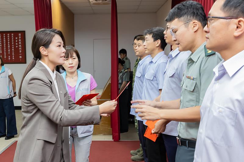 市長致贈加菜金予國軍、後備及海巡等單位。