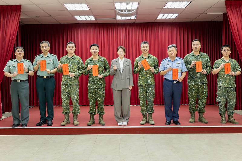 市長致贈加菜金予國軍、後備及海巡等單位。