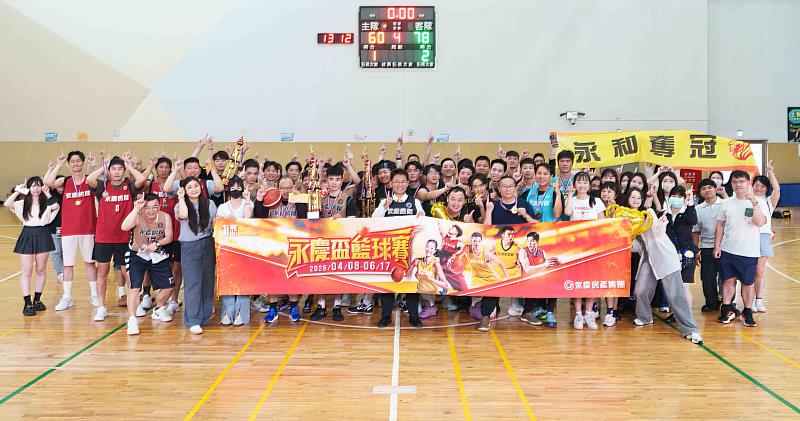 永慶房屋連續10度榮獲「運動企業認證」,年年舉辦3大運動賽事,落實「聰明工作,健康生活」的職場文化。(永慶房產集團提供)