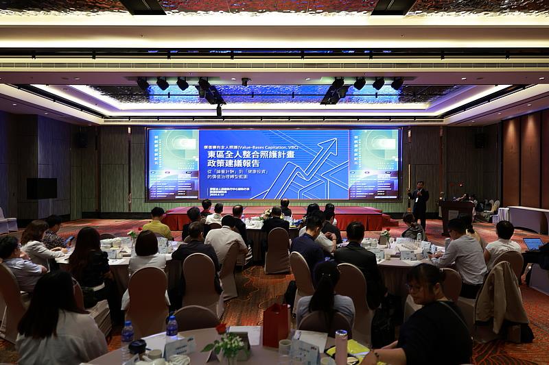 東區全人轉型照護計畫集結花東29鄉鎮、17家醫院及兩縣衛生局、衛生所、診所與各專業公會共同參與,18日於美侖飯店舉辦成果及結案報告。