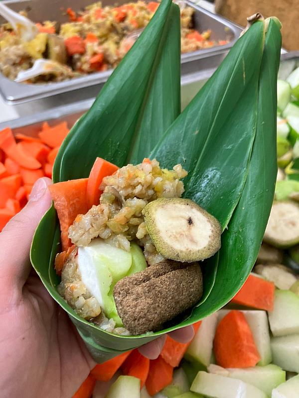 新竹動物園針對不同動物的食性與生活習性,打造特製粽子。