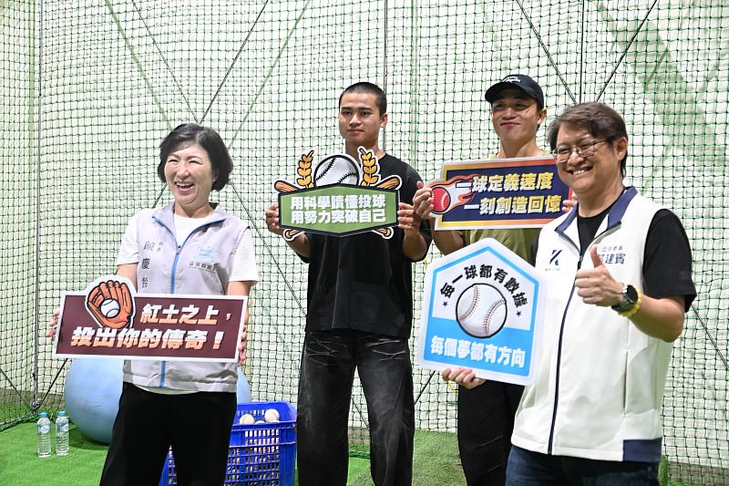 王羽飛通過中職新人測試會！饒慶鈴邀搶先看「紅土之上」