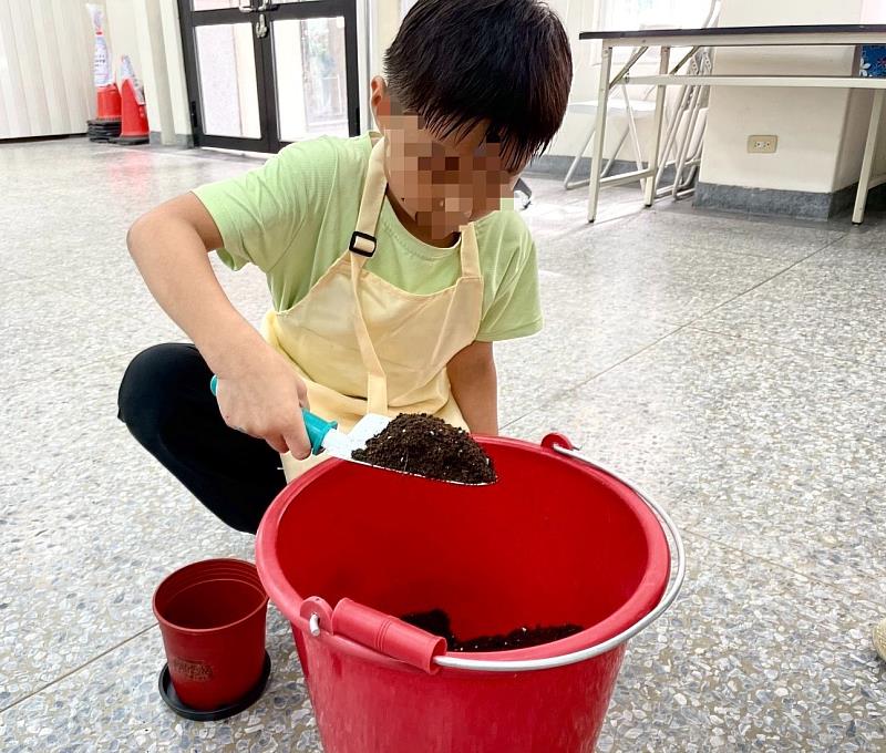 兒少種植盆栽