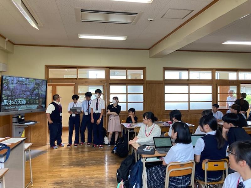 兩校學生透過鄉土文化介紹進行交流