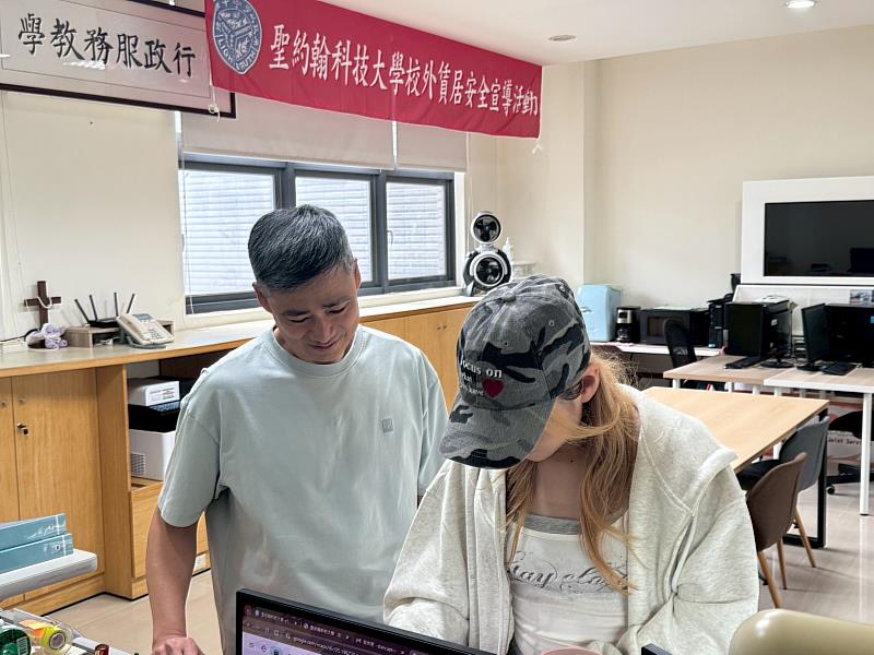 校安教官提醒學生夜間返家與校外租屋時,應隨時注意周遭環境與自身安全。
