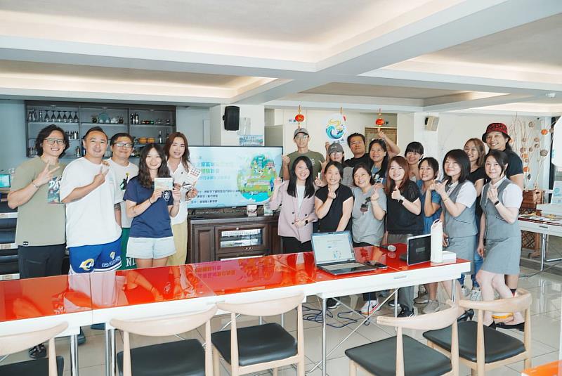 蘇澳港國際青年商會攜手中華民國全國中小企業總會推動城鄉聯盟計畫,聯盟共識會所有夥伴共同凝聚創新想法與故事。(照片/博旅天下提供)