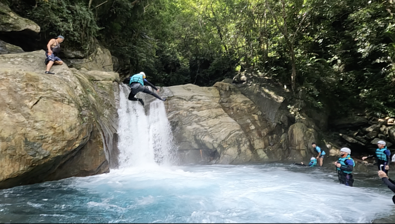 南方澳亞馮而夏溯溪體驗,也是夏季旅客熱門體驗項目。(照片/博旅天下提供)